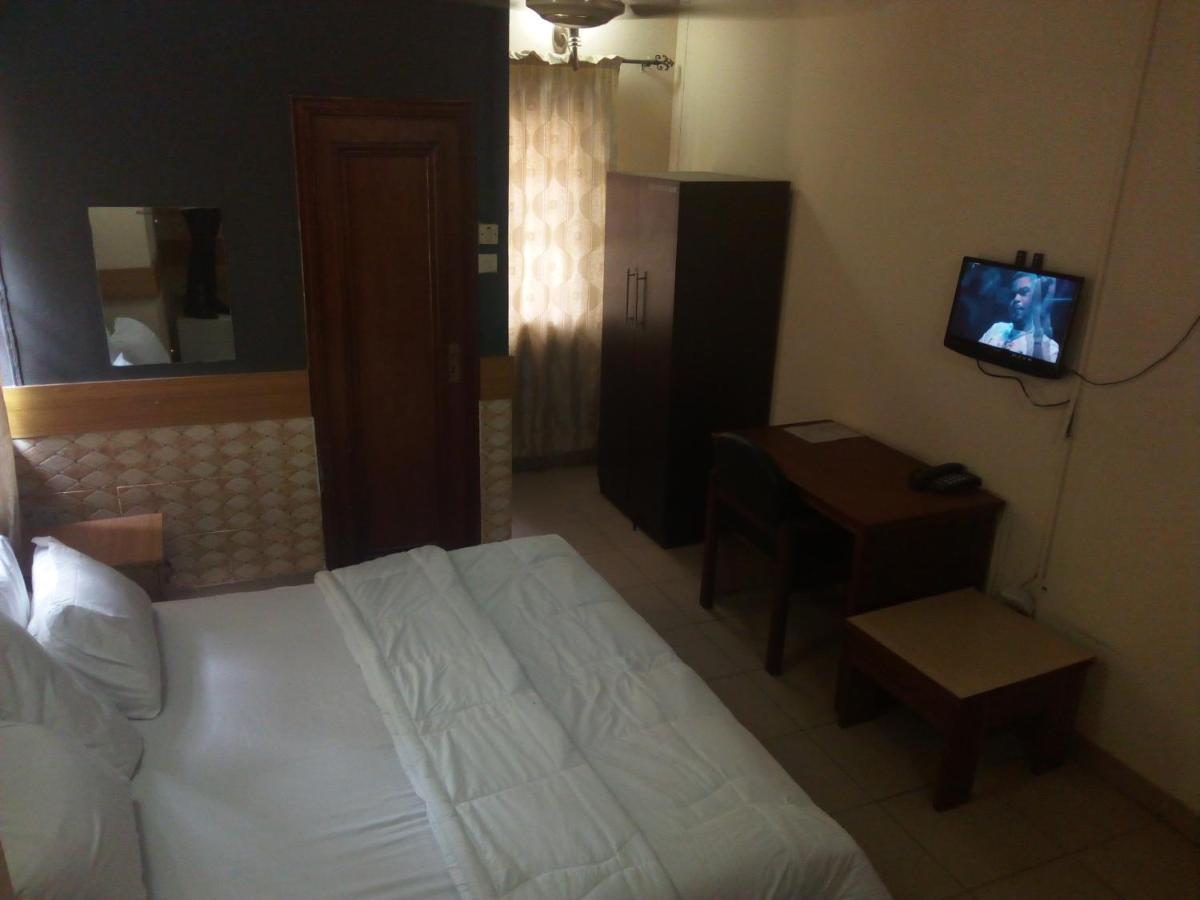 Holla-Jobi Guest House Lagos Zewnętrze zdjęcie